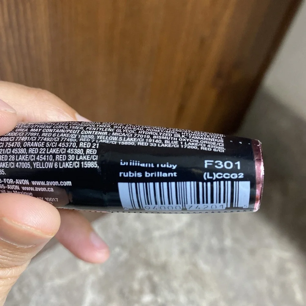 AVON Ultra‎ Color Rich Lipstick in RADIANT RUBY New Sealed Full Size